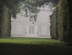 Château XVIe siècle/XVIIe siècle/XVIIIe siècle (familles de Ramezay, Le Juge[24],[29] puis Fougeron[24],[30]) et Parc de Villeprévost (Inscrits MH)