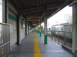 北綾瀬行区間列車のみが発着する0番線ホーム（2006年4月4日）