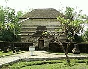 Makam Fatimah binti Maimun, di Leran, Manyar, Gresik.