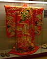 Uchikake, kimono de boda japonés (donación de la ciudad de Uchiko).
