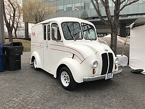 Divco de 1947, aménagé en camionnette de livraison de lait.