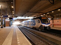 Best, Zug der Baureihe Stadler Flirt am Bahnhof Best