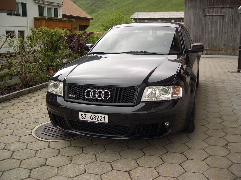 800px-Audi_RS6,_Motor.JPG