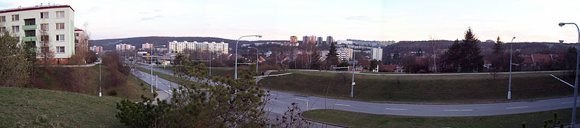 Panorama střední a jižní části vlastních Kohoutovic. Fotografie byla pořízena 12. března 2007 v 17:40 SEČ ze severní strany Libušiny třídy poblíž odbočky do Stamicovy ulice.