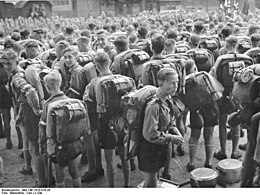 Отъезд юных бойцов Гитлерюгенда в летний лагерь на Боденском озере