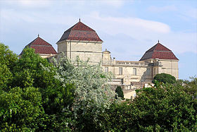 Le château de Castries.