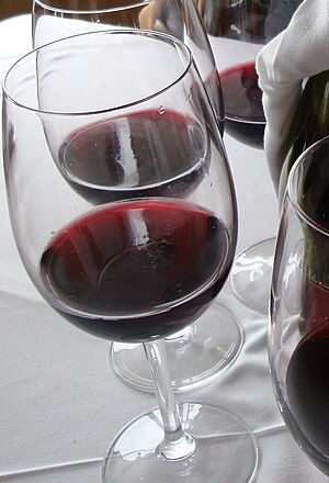 Español: copas de vino tinto