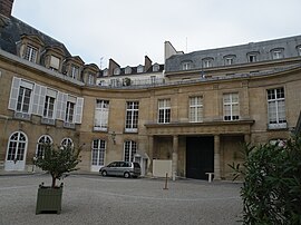 Cour petit luxembourg.JPG
