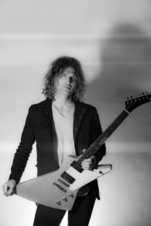 Portrait of Dave Keuning by photographer Dana Trippe