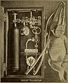 نَفَّاسَة (جهاز التنفس الاصطناعي) للرضّع عام 1914، وبالعلبة اسطوانة أكسجين تكفي لمدة ساعة واحدة، وهناك أنبوبان معدنيان مرنان، واحد لدفع الأكسجين إلي الرئة بضغط مناسب، والأنبوب الثاني لشفط الهواء الفاسد الراجع إلي الرئة من جسم الرضيع.