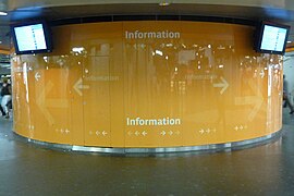 Écrans IMAGE dans la salle d'échange du RER à Châtelet – Les Halles.