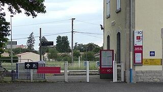 L'accès au quai de la gare.