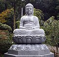 Temple Gokuraku-ji (Nabuto). Statue en pierre représentant le Bouddha Amitābha.