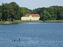 Grünes Haus mit Wirtschaftsgebäude (Im Neuen Garten 12)