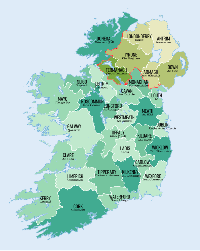 Mapo de Irlando montranta tradiciajn distriktolimojn kaj nomojn kun Nord-Irlandaj distriktoj kolora sunbruno, ĉiuj aliaj distriktoj kolora legomo