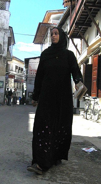 Berkas:Jilbab in Zanzibar (cropped).jpg