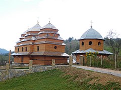 l'église st-Michel et son clocher, classé[8] de Kamianka,