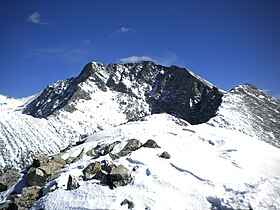 Vue du sommet depuis le sud-ouest.