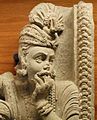 Scène d'hommage au Bouddha. Schiste vert. Détail de relief, « style naturaliste ». Butkara I. Seconde moitié Ier - IIe siècle. MNAO, Rome