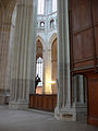 Catedral de Nantes. As bases das colunas mostram as características típicas do período gótico tardio.