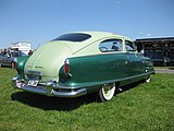 1951 Nash Ambassador Airflyte, Rückleuchten nicht mehr in Fahrzeugmitte, sondern in kleine Heckflossen