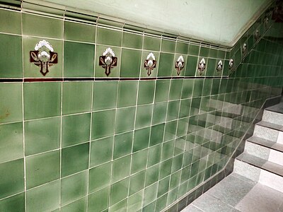 Glazed tiling in the staircase