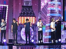 The band performing in East Rutherford, New Jersey on 2 July 2013 One Direction at the New Jersey concert on 7.2.13 IMG 4238 (9206417991).jpg