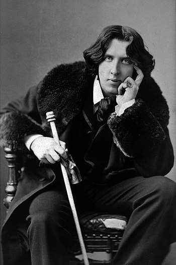 English: Oscar Wilde, three-quarter length por...