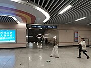 車站大廳與往保稅區站月台的連通道 (2023年4月)