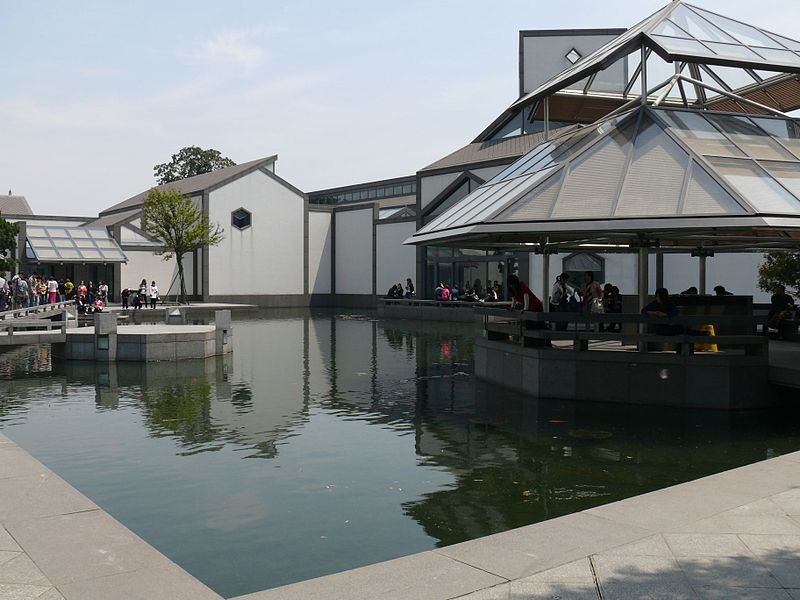 File:Suzhou Museum - new buildings.jpg