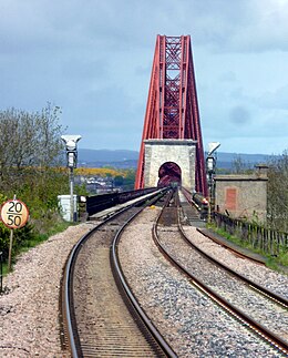 The approach to the bridge from Dalmeny Station The Forth Bridge seen from Dalmeny Station.JPG