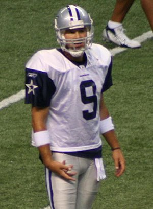 Tony Romo (en) at a Dallas Cowboys (en) presea...