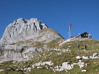 Zwinglipasshütte SAC kurz unterhalb des Zwinglipasses mit Altmann im Hintergrund