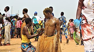 Adepte du vodoun cocoussi pour concertation sur la plage Grand-Popo au Bénin lors de la fête du 10 Janvier