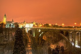 Le pont Adolphe et la vallée de la Pétrusse sous la neige.