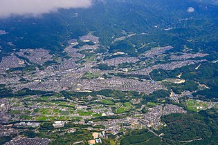 Lähiörakentamista Kawachi-Naganossa