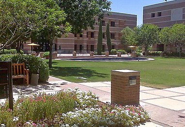 אוניברסיטת המדינה של אריזונה (1885)-ספריית פלטשר בקמפוס מערב אריזונה אריזונה, ארצות הברית ארצות הברית-