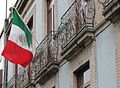 Bandera en el exterior del edificio