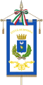 Il gonfalone di Bivona con al centro lo stemma cittadino