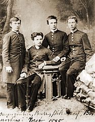 Bronisław Piłsudski (2. od lewej) i Józef Piłsudski (3.), 1885. Kółko samokształceniowe Spójnia w gimnazjum wileńskim