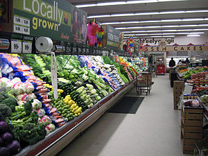 English: Produce aisle in the Bashas' grocery ...