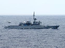 近代化改修後の「アルミランテ・パディーヤ」、右側面（2014年6月撮影）。 マスト上の捜索レーダーや艦橋上の射撃管制レーダーが変化したほか、艦首側主砲のシールド形状もステルス性を意識した角状のものに変更されている。