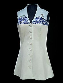 The dress worn by King during the match Fig4-Billie-Jean-Kings-dress-by-Ted-Tinling-1973.jpg