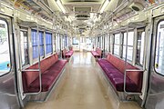 広幅の8900番台の車内（モハ8912）