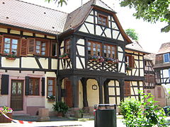 Le Kaufhaus (n°26 place du Marché aux Grains).