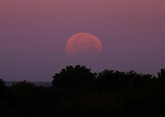 Eclipse en el horizonte, Minneapolis, Minnesota, 00:26 UTC