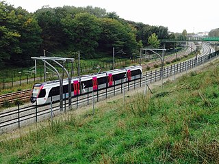 De tramway visto a partir do parque de La Courneuve.