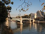 Le pont Rouelle sur la Seine, à Paris