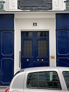 Ingången från Rue de Crussol.