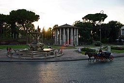 Piazza della Bocca della Verità med Hercules Victors tempel.